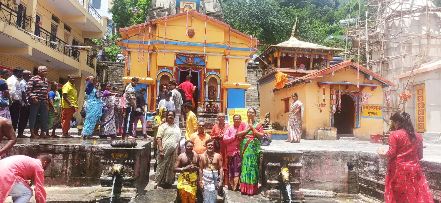 Pilgrims with the Swamiji at a Himalayan shrine
